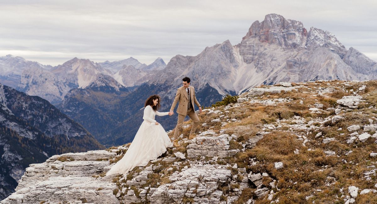 Himmel, Berg, Wolke, Braut, Hochzeitskleid, Pflanze, Menschen in der Natur, Kleid, Blitzlichtfotografie, glücklich,