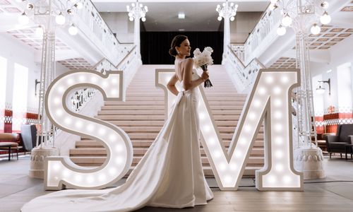 Brautkleid Eva Lendel mit langer Schleppe Hochzeitskleid,Dekoration,Braut,Brautkleidung,Mode,Kleid,Textil,Flash-Fotografie,Innenarchitektur,Brautpartykleid,