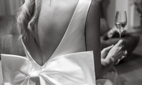 Brautkleid Standesamt mit Schleife Weiß,Mensch,Mode,Blitzlichtfotografie,Hals,Schwarz-weiß,Kleid,Brille,Sehhilfe,Stil,