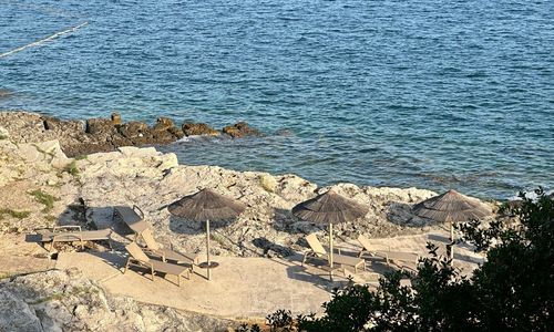 Strand zum Baden in Porec auf Insel Sveti Nikola Wasser,Wasserressourcen,Ökoregion,Azur,Baum,Naturlandschaft,Küsten- und Ozeanlandschaften,See,Wald,Strand,