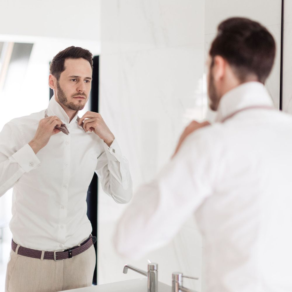 Hemd,Ärmel,Stehend,Mikrofon,Geste,Kragen,Formelle Kleidung,Angestellter,Event,Glücklich,