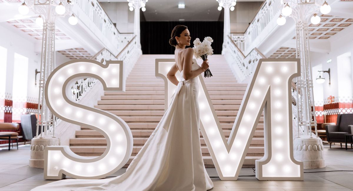Hochzeitskleid,Dekoration,Braut,Brautkleidung,Mode,Kleid,Textil,Flash-Fotografie,Innenarchitektur,Brautpartykleid,