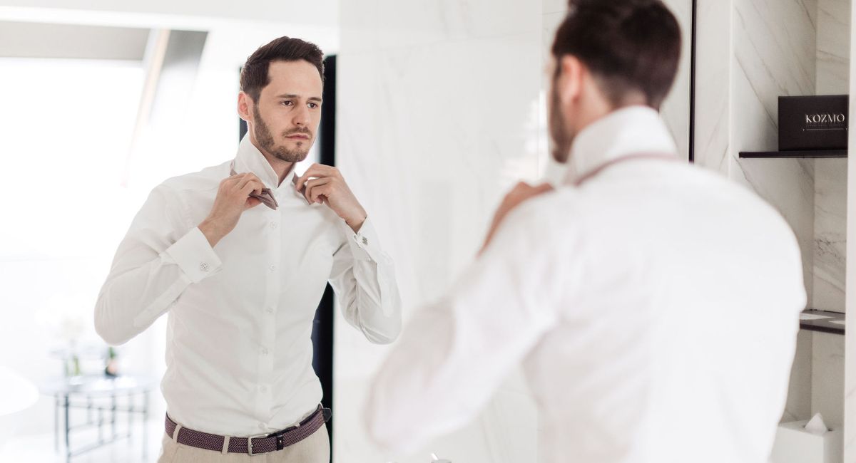 Hemd,Ärmel,Stehend,Mikrofon,Geste,Kragen,Formelle Kleidung,Angestellter,Event,Glücklich,