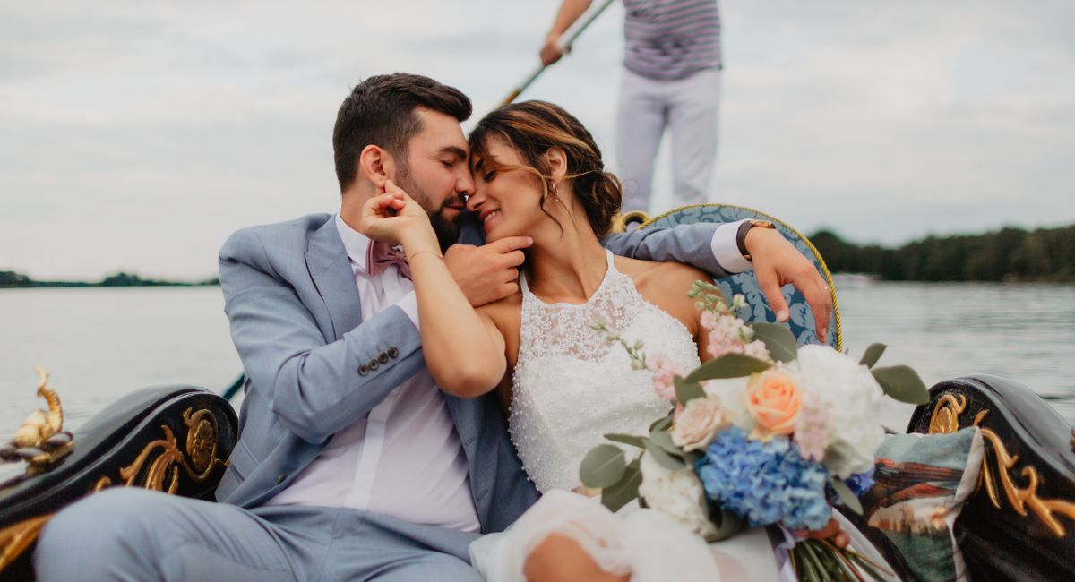 Wasser, Blume, Himmel, Fotografie, Hochzeitskleid, Braut, Natur, Blitzlichtfotografie, Glücklich, Brautkleidung,