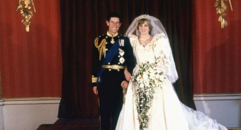 Copyright: imago/United Archives Wedding of the Prince and Princess of Wales (Lady Diana Spencer) 29 July 1981 - Buckingham Palace ©TopFoto Colour Medium Format Transparency !AUFNAHMEDATUM GESCHÄTZT! kbdig 2011 quadrat Portrait Personality Royalty Aristocrat Royal wedding Marriage Uniform Procession Train Red carpet Couple Bildnummer 55872614 Date 01 01 1981 Copyright Imago United Archives Wedding of The Prince and Princess of Wales Lady Diana Spencer 29 July 1981 Buckingham Palace TopFoto Colour Medium Format Transparency date estimated Kbdig 2011 Square Portrait Personality Royalty aristocrat Royal Wedding MARRIAGE Uniform Procession Train Red Carpet COUPLE