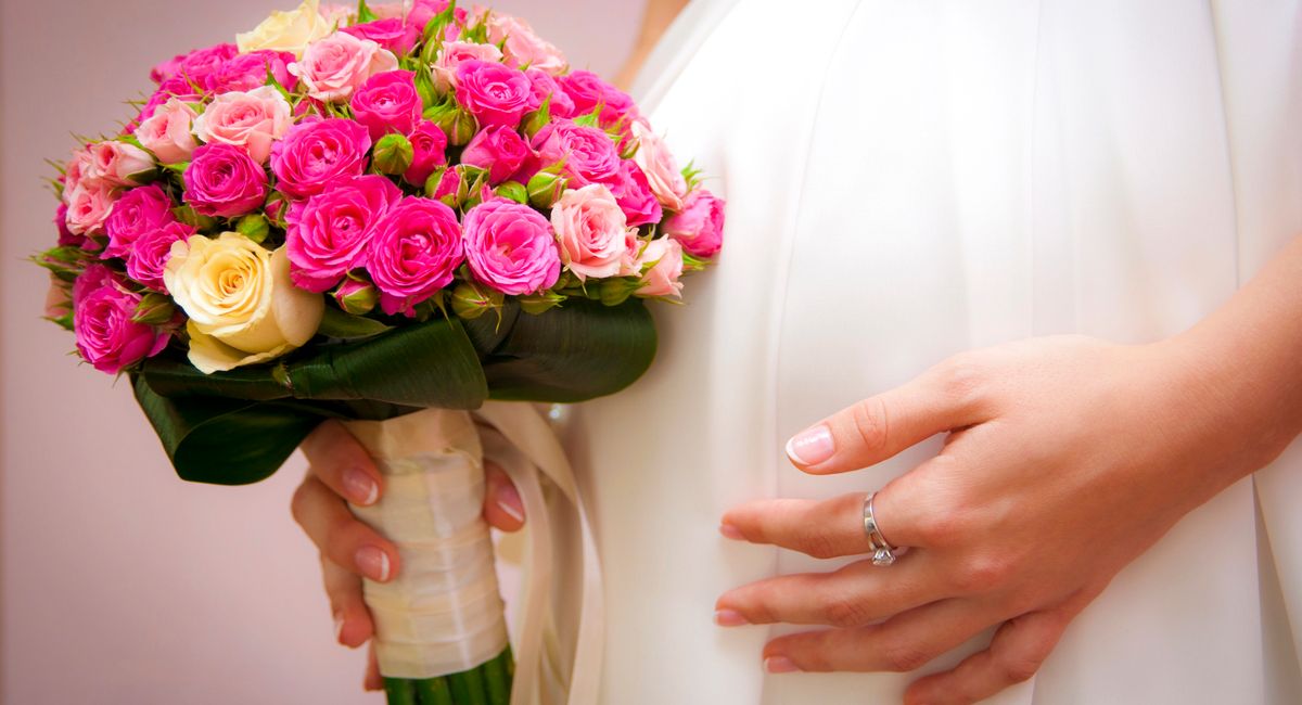 Blume,Blütenblatt,Blumenstrauß,Gartenrosen,Rosa,Schönheit,Schnittblumen,Floristik,Finger,Blumenarrangement,