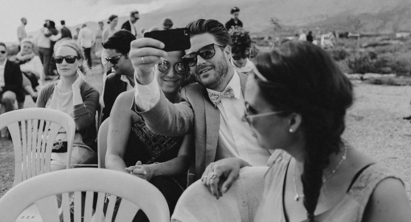 www.marrymedesign.de039-w800 selfie hochzeit gäste trauzeuge mann brille sommer