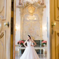 Hochzeitskleid,Braut,Brautschleier,Kleid,Blitzlichtfotografie,Brautpartykleid,Beleuchtung,Geste,Anzug,Glücklich,