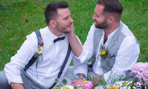 Eine Hochzeit unter freiem Himmel mit dem Motto „Hippie meets Boho“