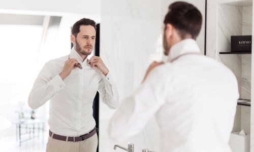 Hemd,Ärmel,Stehend,Mikrofon,Geste,Kragen,Formelle Kleidung,Angestellter,Event,Glücklich,