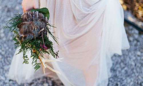 JuliaEileen_DoloElopement-90-w1100-h1100 brautkleid mit schuhen  hochzeit in den bergen