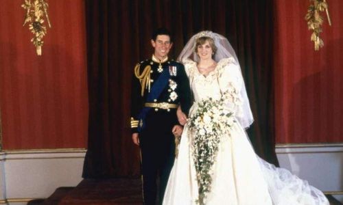 Copyright: imago/United Archives Wedding of the Prince and Princess of Wales (Lady Diana Spencer) 29 July 1981 - Buckingham Palace ©TopFoto Colour Medium Format Transparency !AUFNAHMEDATUM GESCHÄTZT! kbdig 2011 quadrat Portrait Personality Royalty Aristocrat Royal wedding Marriage Uniform Procession Train Red carpet Couple Bildnummer 55872614 Date 01 01 1981 Copyright Imago United Archives Wedding of The Prince and Princess of Wales Lady Diana Spencer 29 July 1981 Buckingham Palace TopFoto Colour Medium Format Transparency date estimated Kbdig 2011 Square Portrait Personality Royalty aristocrat Royal Wedding MARRIAGE Uniform Procession Train Red Carpet COUPLE