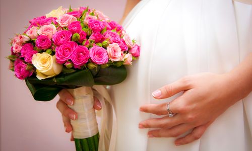 Blume,Blütenblatt,Blumenstrauß,Gartenrosen,Rosa,Schönheit,Schnittblumen,Floristik,Finger,Blumenarrangement,