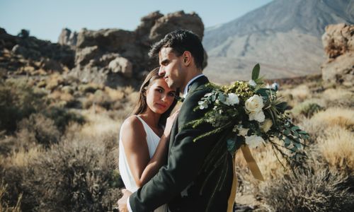 Lächeln, Pflanze, Blume, Hochzeitskleid, Berg, Himmel, Braut, Kleid, Brautkleider, Menschen in der Natur,