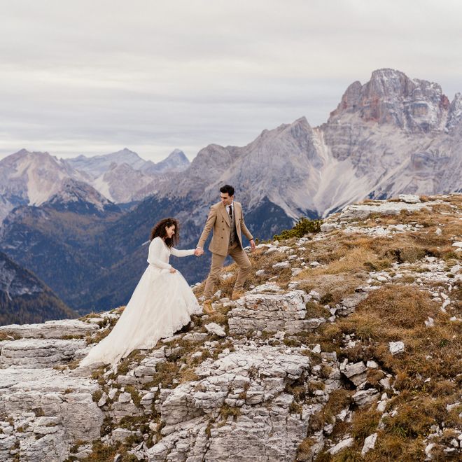 Himmel, Berg, Wolke, Braut, Hochzeitskleid, Pflanze, Menschen in der Natur, Kleid, Blitzlichtfotografie, glücklich,