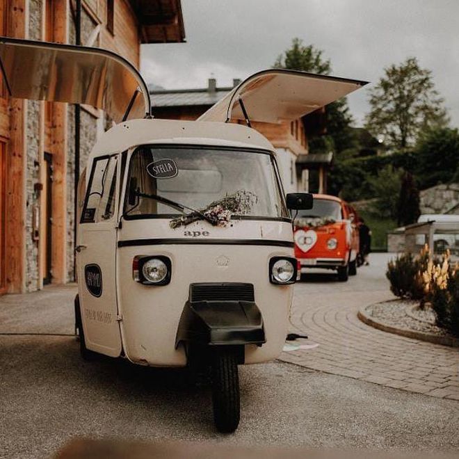 Landfahrzeug,Transportmittel,Fahrzeug,Kraftfahrzeug,Reifen,Automotive Exterior,Kotflügel,Autotür,Windschutzscheibe,Nutzfahrzeug,