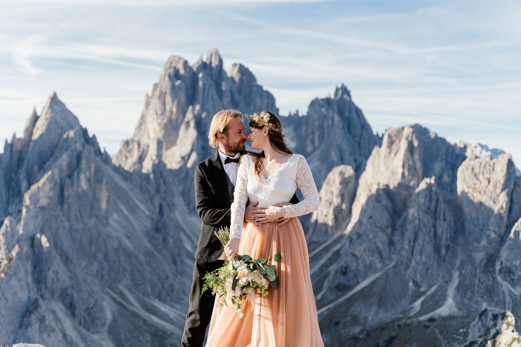 Berg, Himmel, Hochzeitskleid, Wolke, Kleid, Braut, Brautkleidung, Blitzlichtfotografie, Menschen in der Natur, Kleid,