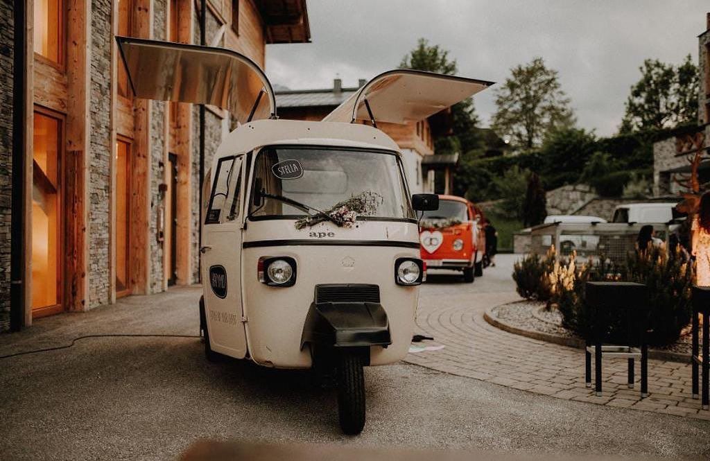 Landfahrzeug,Transportmittel,Fahrzeug,Kraftfahrzeug,Reifen,Automotive Exterior,Kotflügel,Autotür,Windschutzscheibe,Nutzfahrzeug,