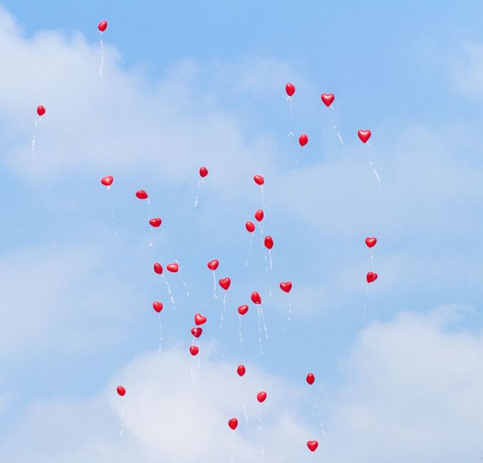 nur standesamtlich heiraten: Luftballons. nur standesamtlich heiraten: Luftballons.