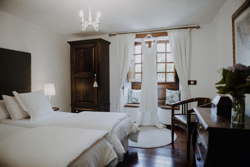 brautkleid in teneriffa Möbel, Fenster, Tisch, Komfort, Holz, Gebäude, Textilien, Einrichtung, Boden, Pflanze,
