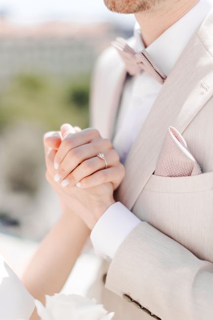 Ring Einstecktuch Anzug Gelübde Wedding Shooting Budapest all white Gelenk,Haut,Hand,Arm,Komfort,Ärmel,Kleid,Geste,Hemd,Kragen,