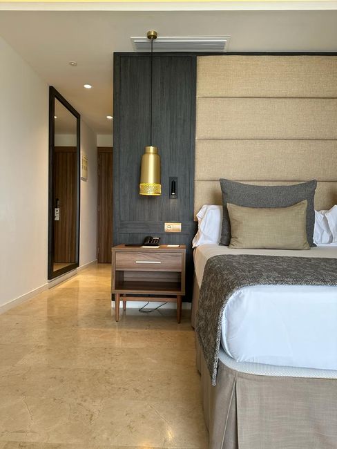 Zafiro Zimmer Immobilien,Möbel,Gebäude,Komfort,Holz,Innenarchitektur,Architektur,Lampe,Boden,Schirm,