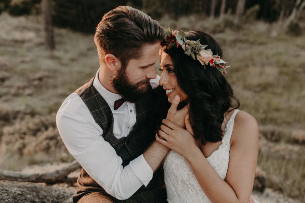 Hochzeitskleid, Braut, Lächeln, Menschen in der Natur, Kleid, Blitzlichtfotografie, Glücklich, Brautkleidung, Geste, Kleid,