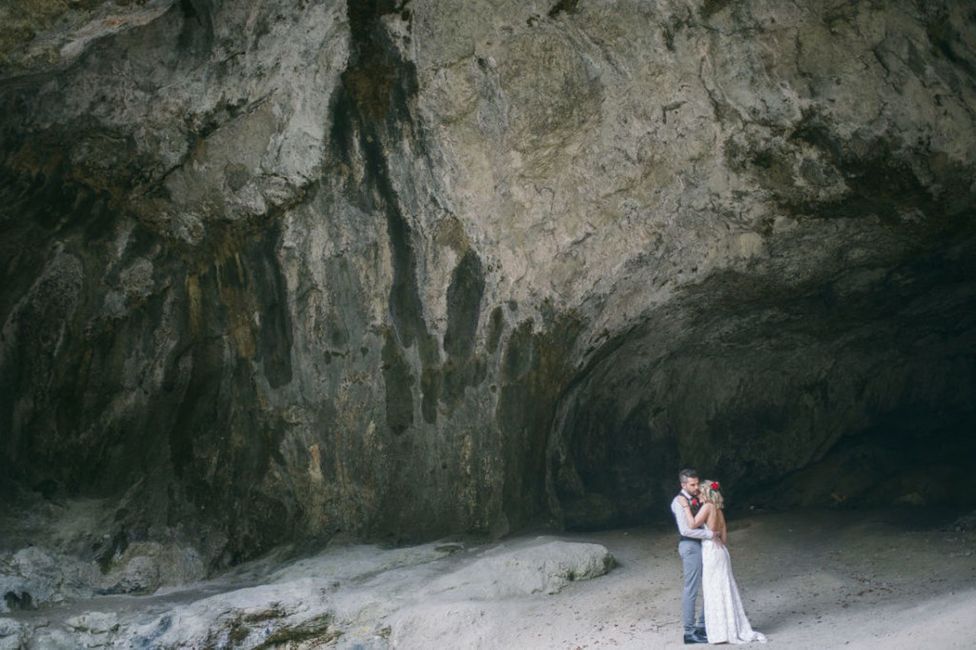 Hochzeitskleid,Kleid,Felsen,Höhle,Formation,Geologisches Phänomen,Landschaft,Erholung,Berg,Braut,