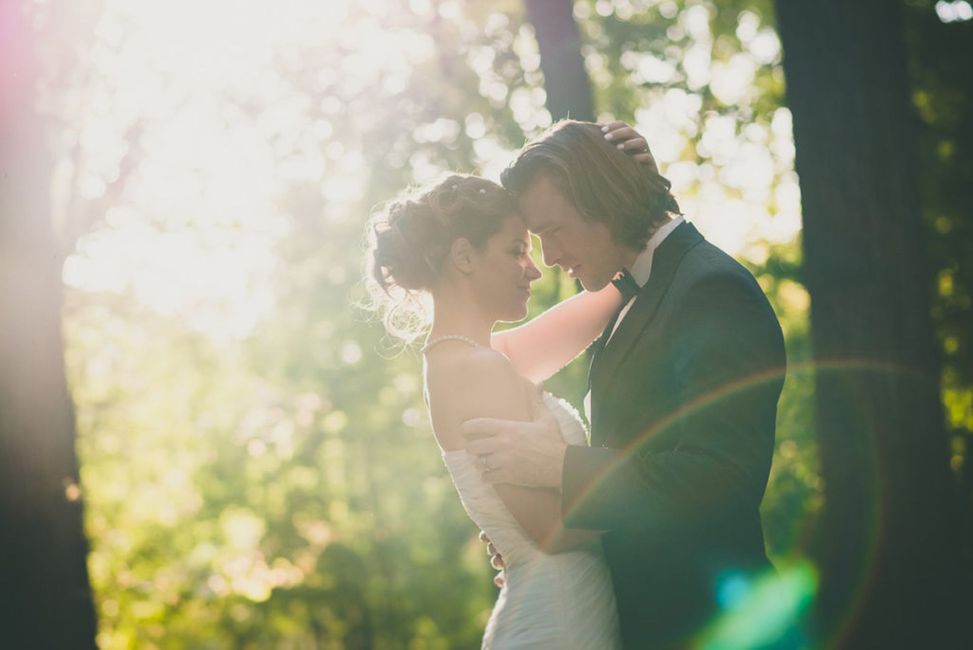 Frisur, Gesichtsausdruck, Pflanze, Hochzeitskleid, Menschen in der Natur, Braut, Blitzlichtfotografie, Himmel, Brautkleidung, glücklich,