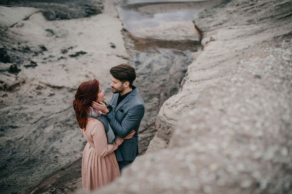 Braut, Menschen in der Natur, Kleid, Blitzlichtfotografie, Glücklich, Geste, Brautkleidung, Kleid, Felsen, Landschaft,