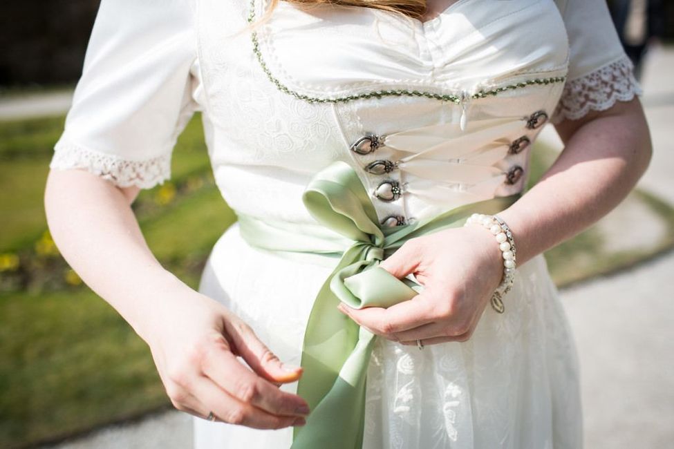 nur standesamtlich heiraten: in Tracht.