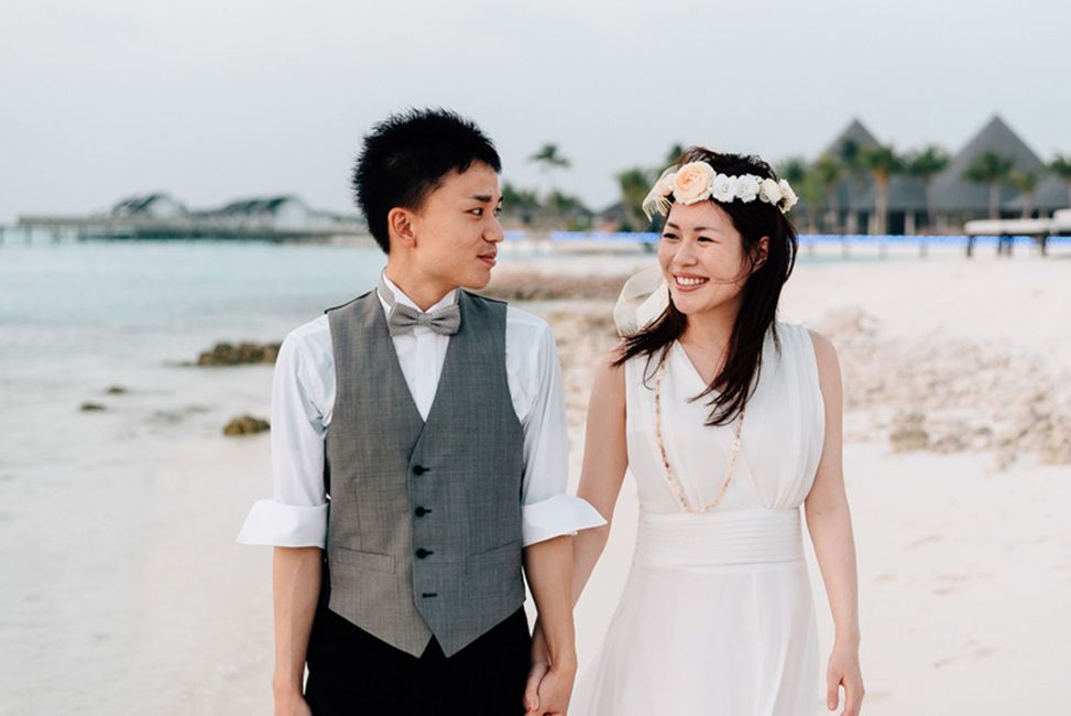 Kleidung,Lächeln,Himmel,Fotografie,Kleid,Menschen am Strand,Menschen in der Natur,Blitzlichtfotografie,Mode,Glücklich,