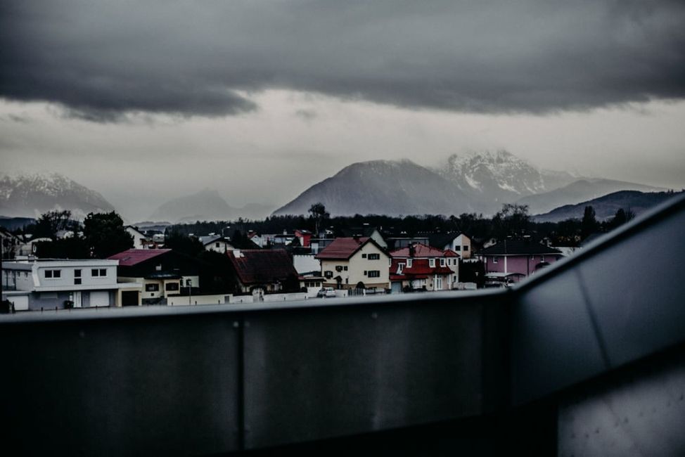 Wolke,Himmel,Berg,Fenster,Gebäude,Hochland,Atmosphärisches Phänomen,Cumulus,Gebirgslandschaften,Horizont,