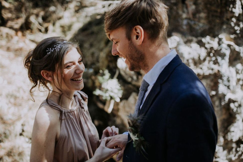 Gesicht, Lächeln, Pflanze, Menschen in der Natur, Kleid, Blitzlichtfotografie, Mode, glücklich, stehend, Krawatte,