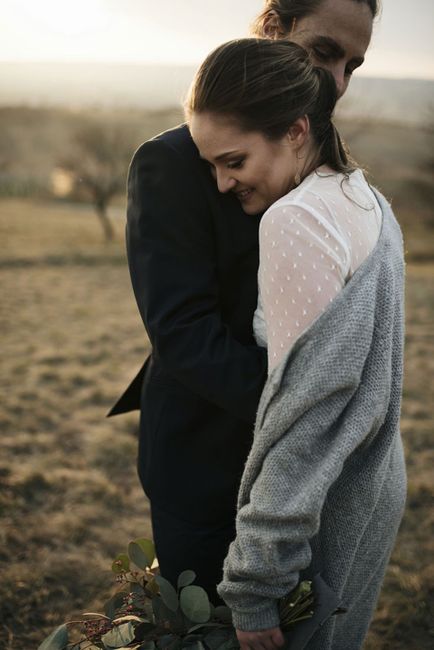 Frisur, Lächeln, Menschen in der Natur, Pflanze, Mensch, Blitzlichtfotografie, Glücklich, Mantel, Geste, Himmel,