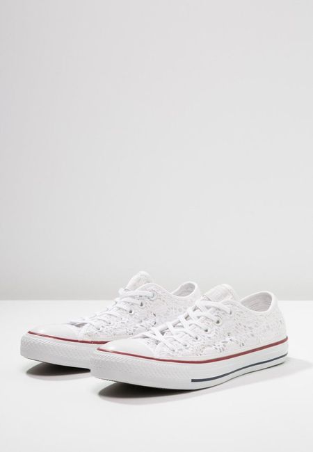 Converse mit Spitze