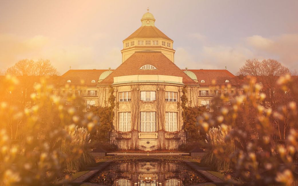 Gebäude, Himmel, Pflanze, Fenster, Architektur, Sonnenuntergang, Baum, Sonnenaufgang, Farbtöne und Schattierungen, Symmetrie,