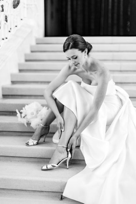 Schulter,Weiß,Bein,Kleid,Menschlicher Körper,Blitzlichtfotografie,Mode,Schwarz-weiß,Stehend,Stil,