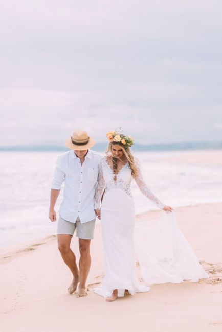 Himmel,Hand,Menschen am Strand,Hochzeitskleid,Kleid,Menschen in der Natur,Braut,Hut,Glücklich,Geste,