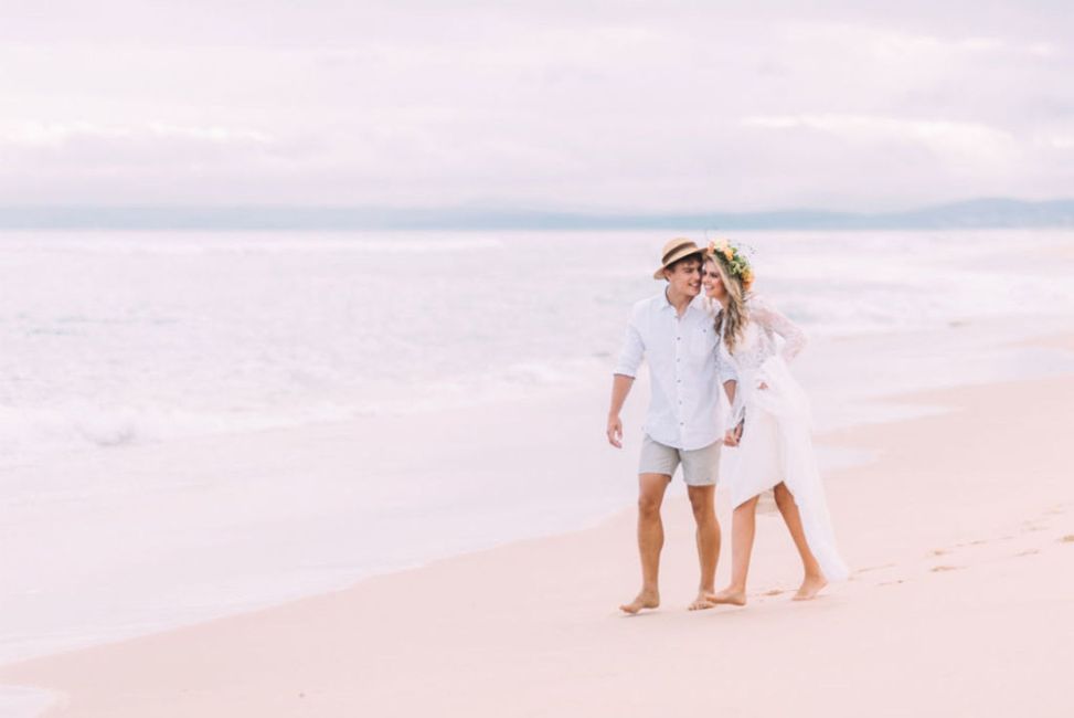 Himmel,Menschen am Strand,Bein,Menschen in der Natur,Ärmel,Geste,Strand,Kleid,Glücklich,Landschaft,