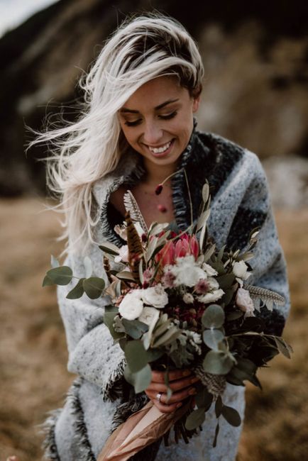 Kleidung, Gesicht, Haare, Lächeln, Kopf, Pflanze, Kleid, Blume, Weiß, Blitzlichtfotografie,