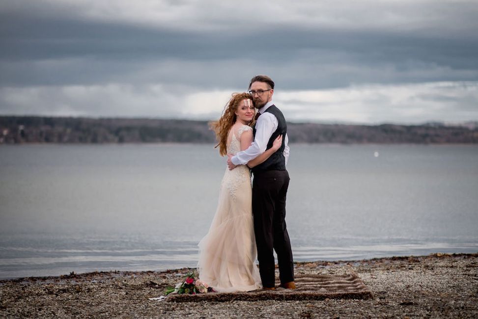 Wasser, Wolke, Himmel, Lächeln, Hand, Braut, Hochzeitskleid, Menschen in der Natur, Kleid, Blitzlichtfotografie,