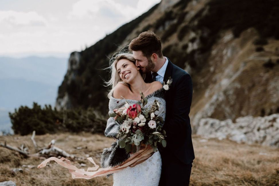 Kleidung,Lächeln,Himmel,Hochzeitskleid,Braut,Blume,Pflanze,Kleid,Blitzlichtfotografie,Brautkleidung,