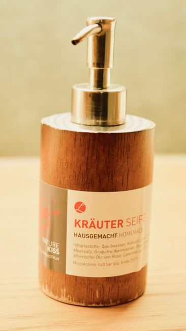 Flüssigkeit, Fluid, Lösung, Flaschenstopfen und -retter, Kosmetik, Holz, Körperpflege, Schrift, Getränke, Farbe,