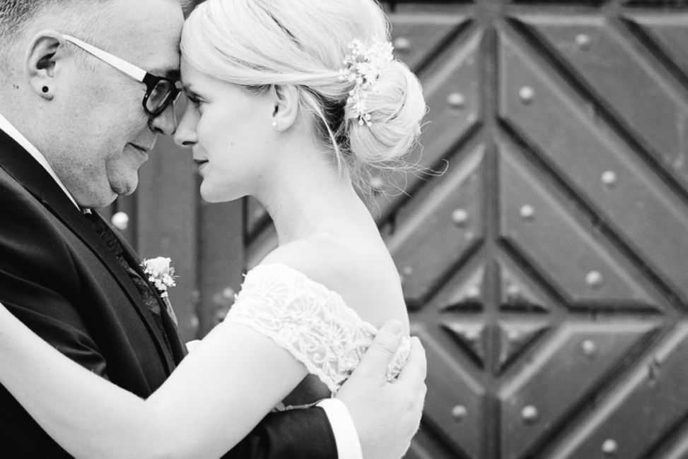 Haare,Brille,Frisur,Hochzeitskleid,Schulter,Arm,Foto,Braut,Gesichtsausdruck,Weiß,