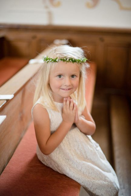 Kleidung,Lächeln,Auge,Hochzeitskleid,Kleid,Blütenblatt,Blitzlichtfotografie,Brautkleidung,Pflanze,Glücklich,