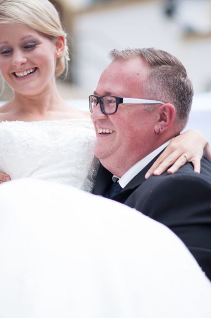 Lächeln,Haut,Frisur,Schulter,Sehkraftpflege,Braut,Hochzeitskleid,Brautkleidung,Brautschleier,Glücklich,