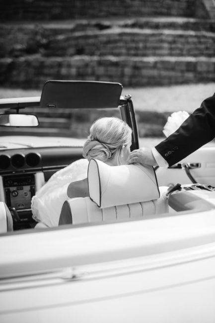Fahrzeug,Kraftfahrzeug,Motorhaube,Automobildesign,Boote und Schifffahrt--Ausrüstung und Zubehör,Hut,Schwarz-weiß,Verkehrsmittel,Stil,Autoexterieur,