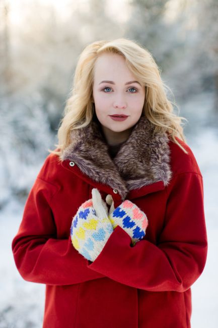 Haare, Gesicht, Haut, Kopf, Lippen, Oberbekleidung, Augen, Handschuh, Menschen in der Natur, Ärmel,