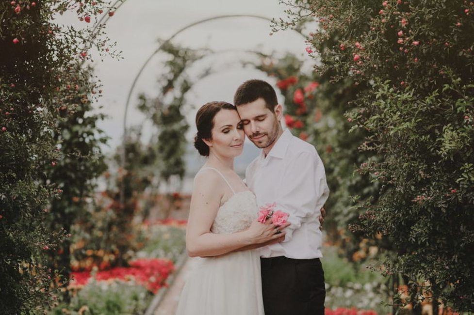 Pflanze, Hochzeitskleid, Braut, Blume, Botanik, Natur, Brautkleidung, Blitzlichtfotografie, Orange, Glücklich,